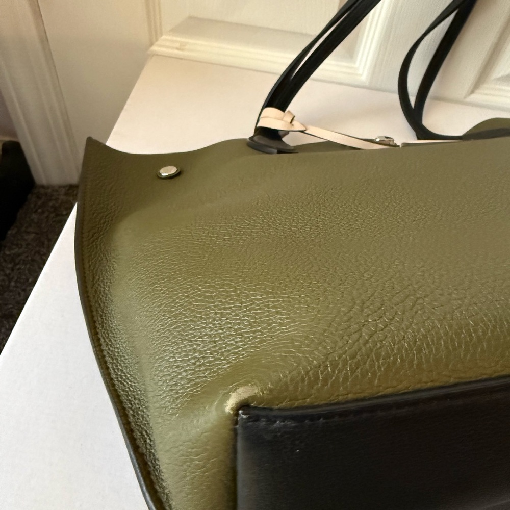 Louis Vuitton Lockme Go Tote Khaki Olive Noir pebbled Leather - Picture 9 of 16